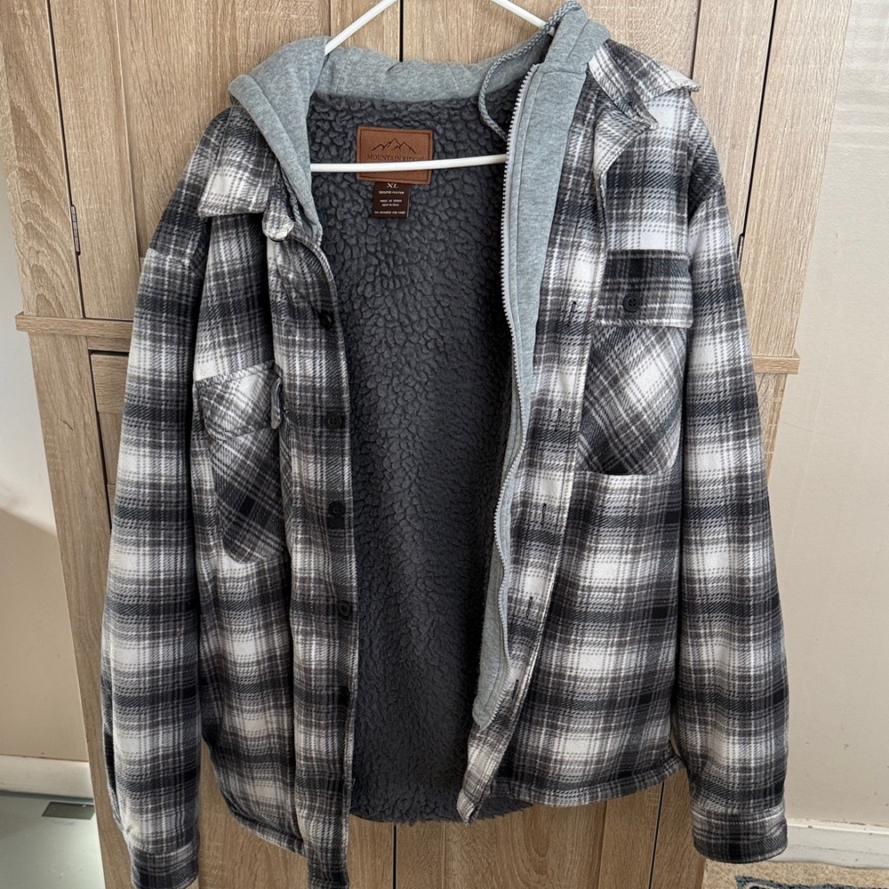 Men's Gray Plaid Sherpa-Lined Jacket